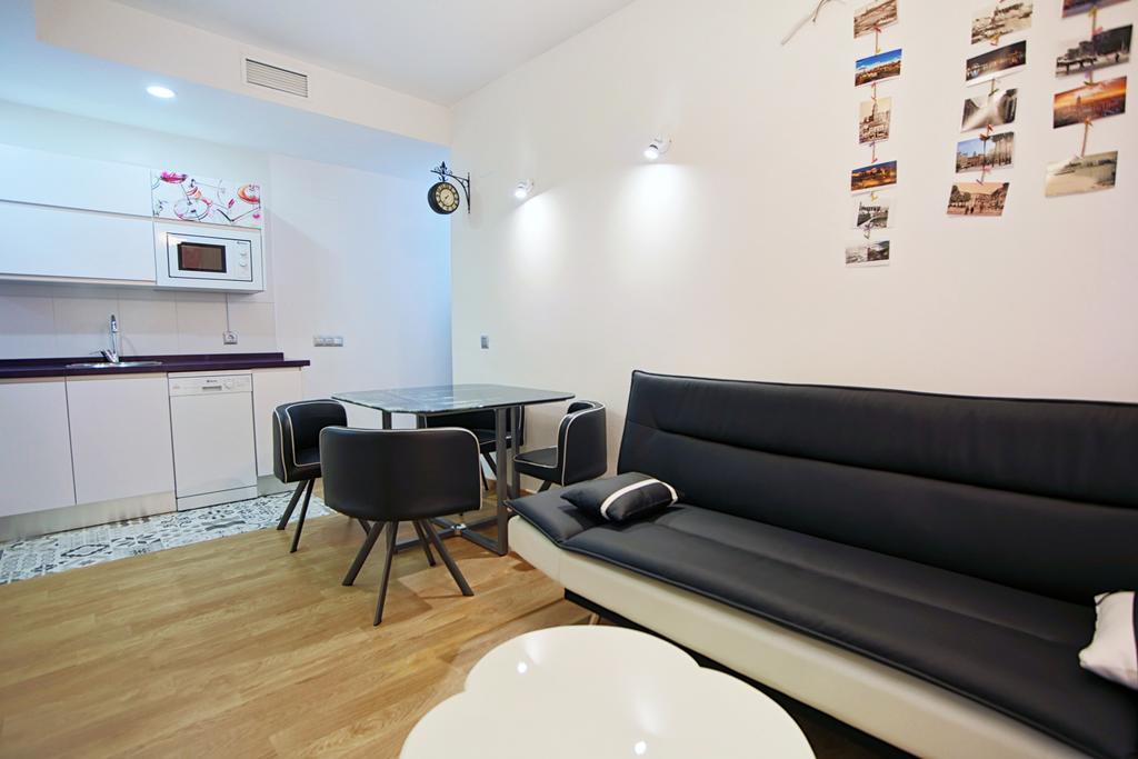 Apartamentos Momas La Casa De Mama Malaga Luaran gambar