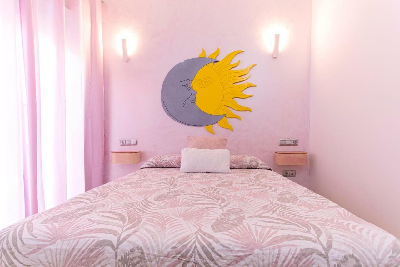 Apartamentos Momas La Casa De Mama Malaga Luaran gambar