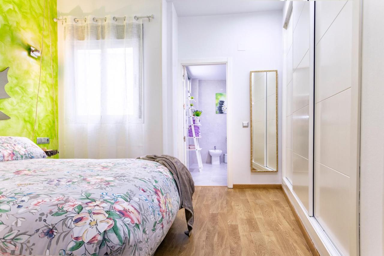 Apartamentos Momas La Casa De Mama Malaga Luaran gambar